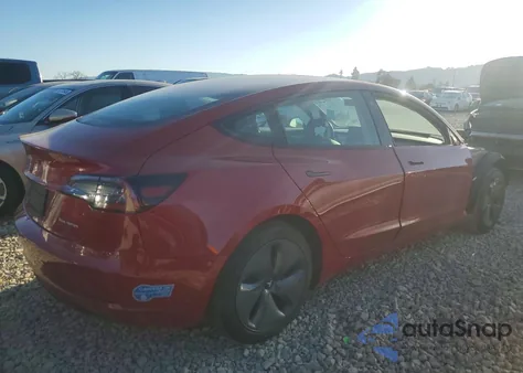 2021 Tesla Model 3 z USA, uszkodzony, nr VIN 5YJ3E1EB9MF087774